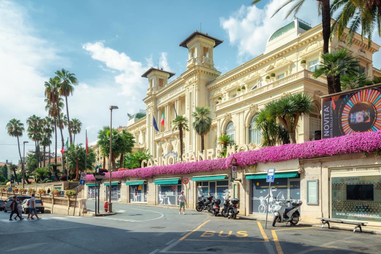 Villa La Lincolnia 800mt from sea Sanremo Esterno foto