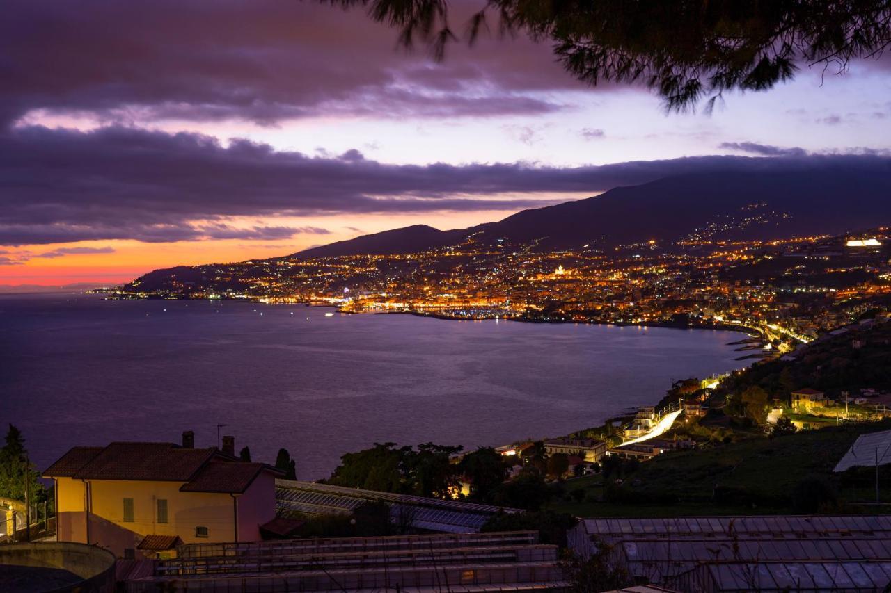 Villa La Lincolnia 800mt from sea Sanremo Esterno foto